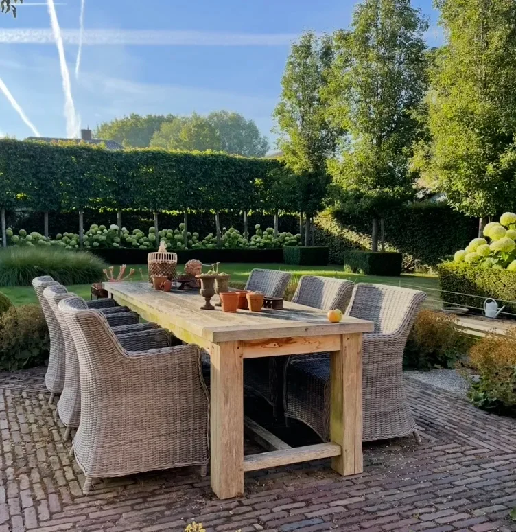 Tuinset in mooietuin onderhouden met vakmanschap
